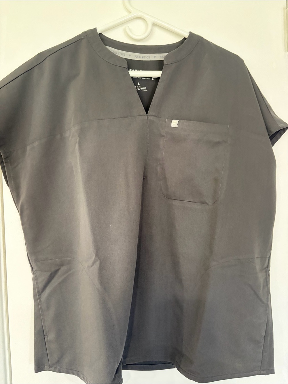 Fabletics Gray Performance Scrub Top Size Large Oversized